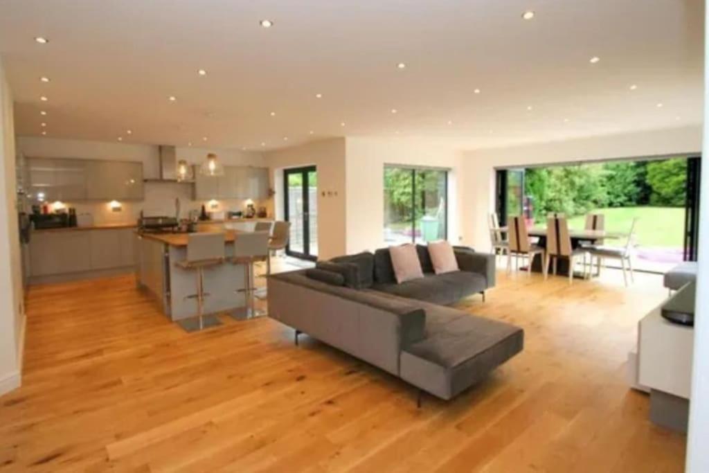 Luxury House In โซลิฮัล ภายนอก รูปภาพ