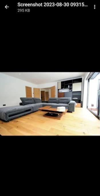 Luxury House In โซลิฮัล ภายนอก รูปภาพ